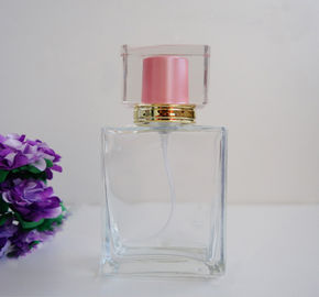 China Garrafas de perfume de vidro 50ml do quadrado do padrão de Iso com pulverizador da bomba fornecedor